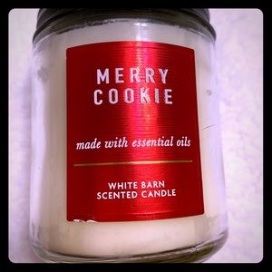 White Barn scented candle! Merry Cookie!